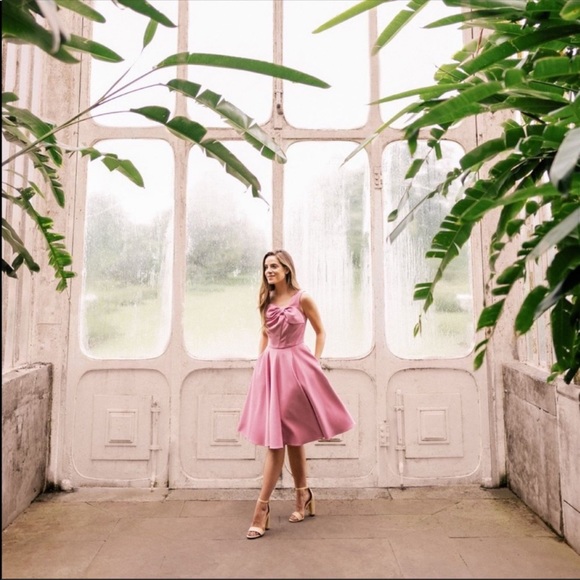 Gal Meets Glam Zoe Dress - Picture 2 of 3